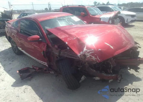 2013 Ford Mustang V6 Premium z USA, uszkodzony, nr VIN 1ZVBP8AM9D5204760